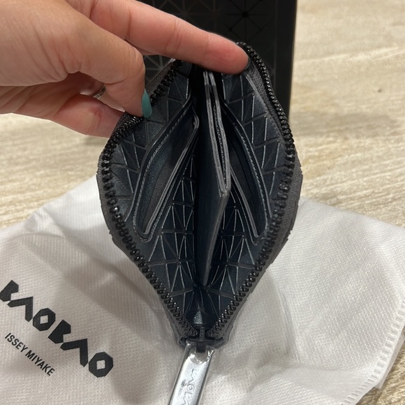 BaoBao Issey Miyake Gray Clam Men Wallet - Picture 7 of 10